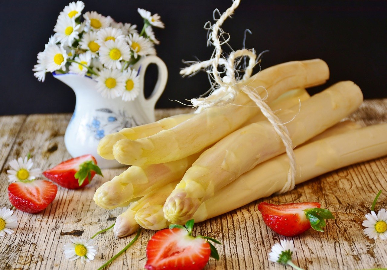 Gutes für Restaurant und Biergarten: Schrobenhausener Spargel im Restaurant Klosterhof zur Post