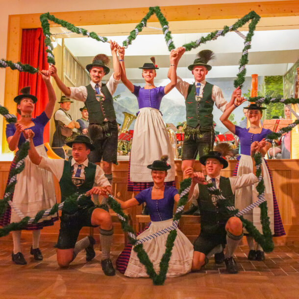 Bayrischzeller Tage im Klosterhof zur Post: Heimatabend mit dem Trachtenverein Bayrischzell
